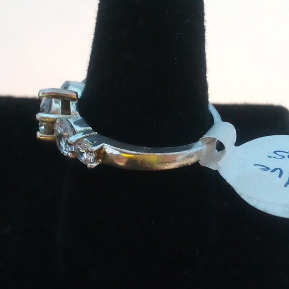 Silver ring - Picture 2 of 4
